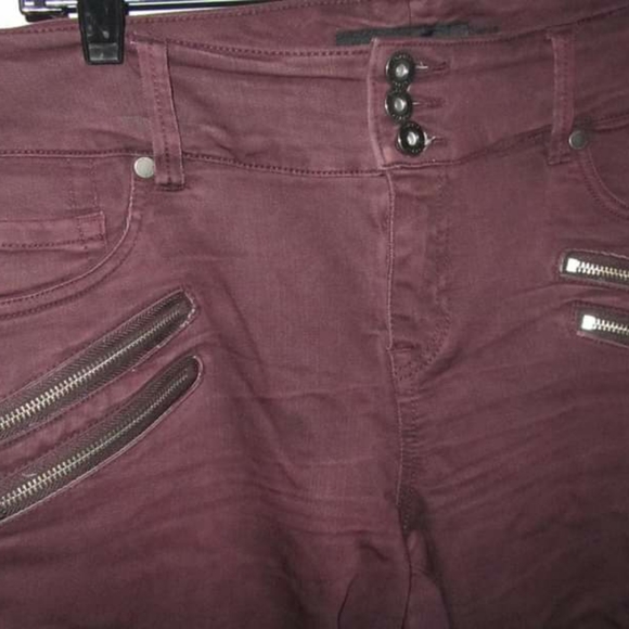 Plus size 16 Torrid 3 button zipper jeggings in Oxblood color pants jeans womens - Picture 3 of 4